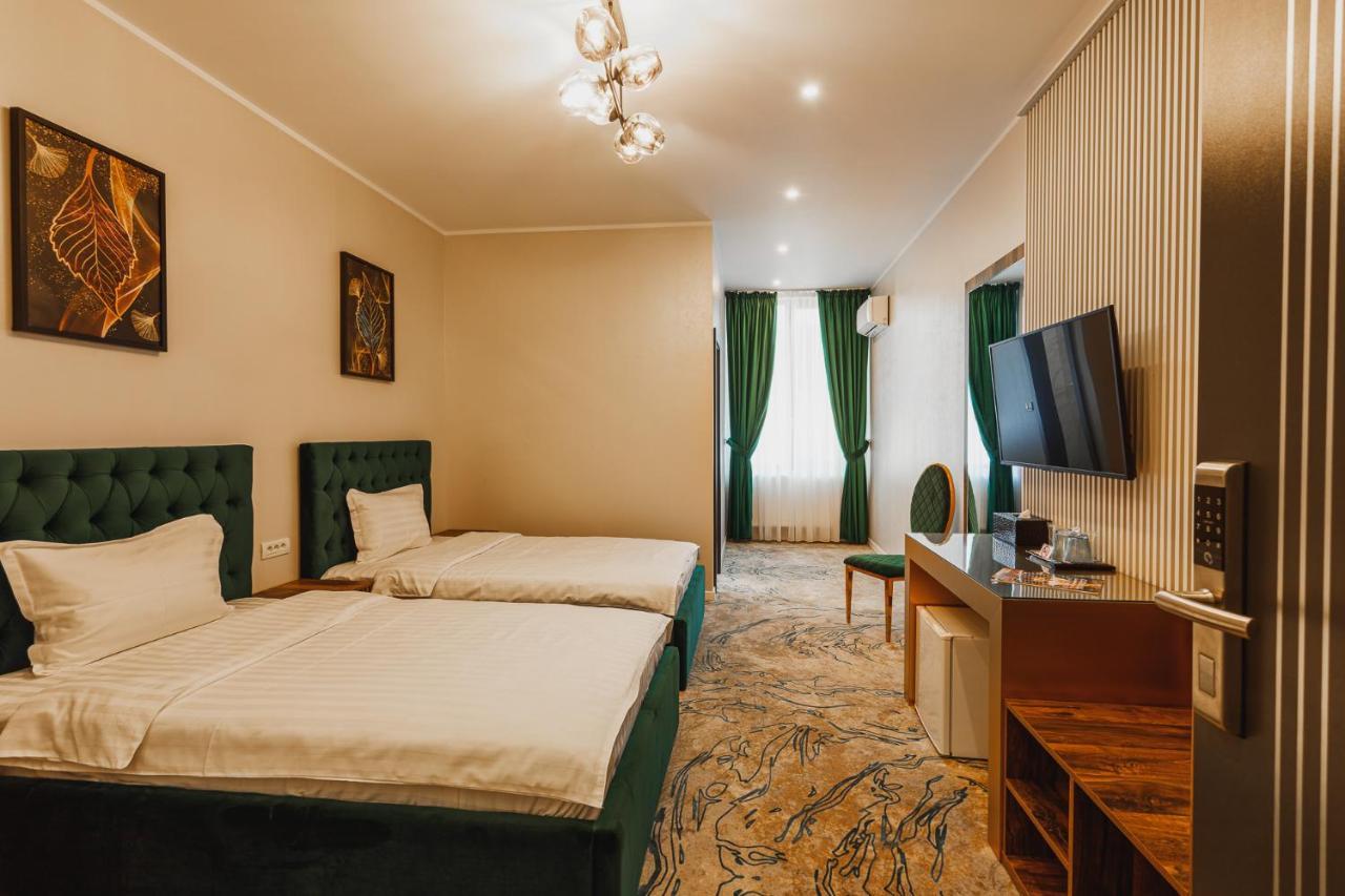 Motel Andra Tecuci Bagian luar foto