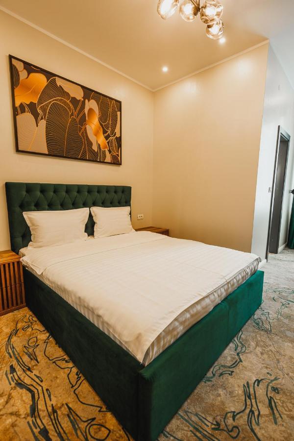 Motel Andra Tecuci Bagian luar foto