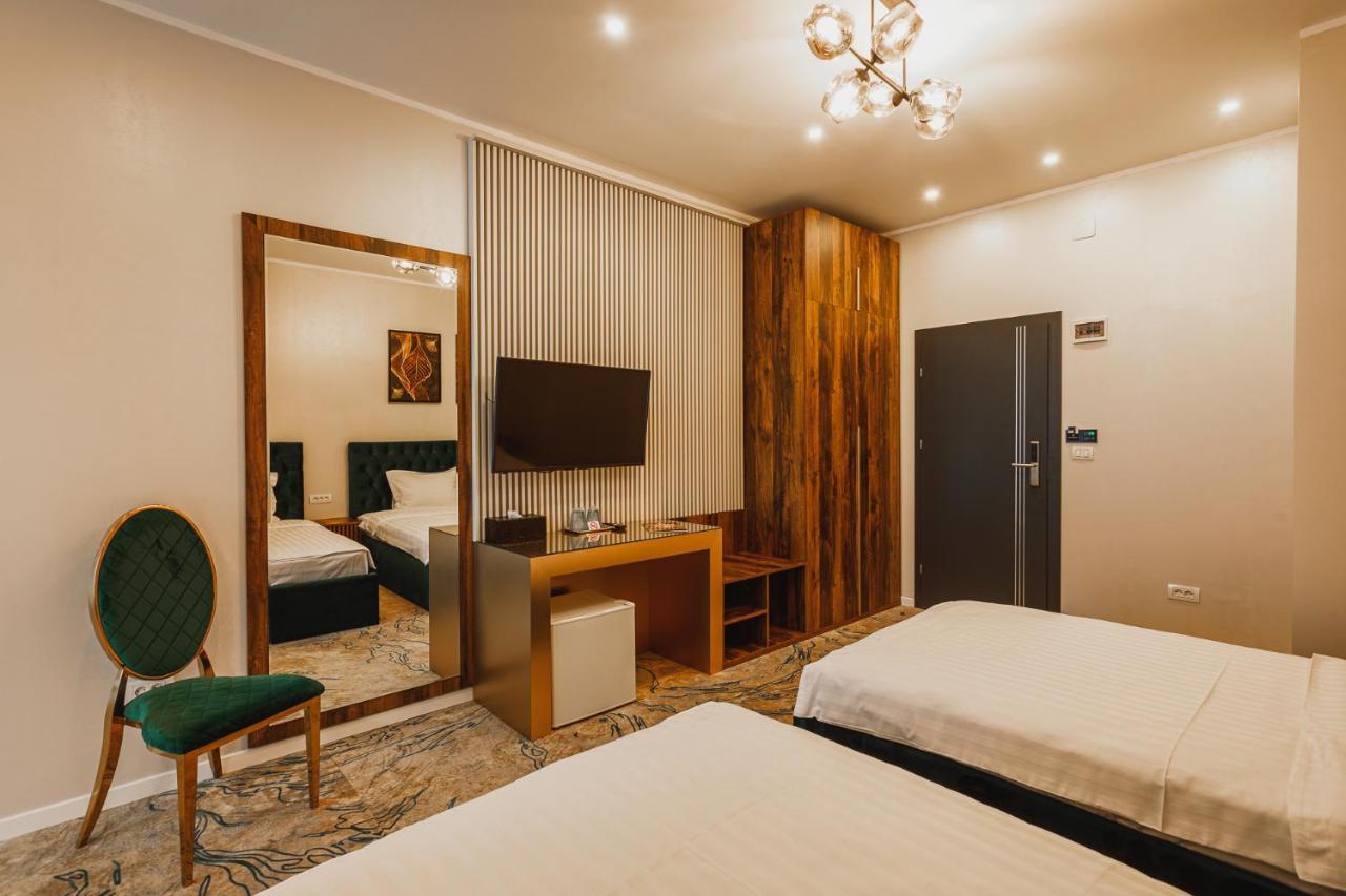 Motel Andra Tecuci Bagian luar foto