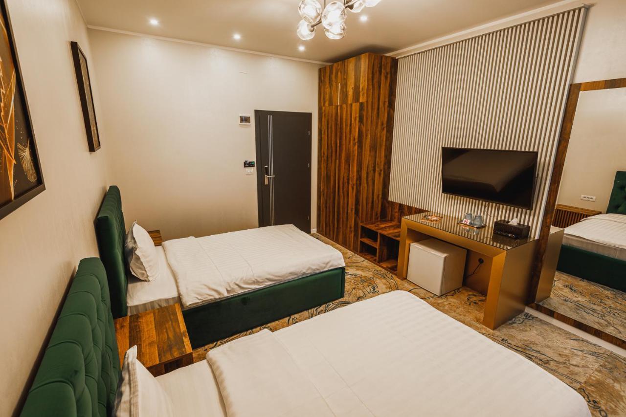 Motel Andra Tecuci Bagian luar foto