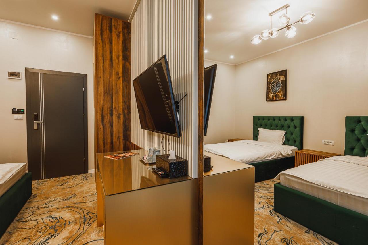 Motel Andra Tecuci Bagian luar foto