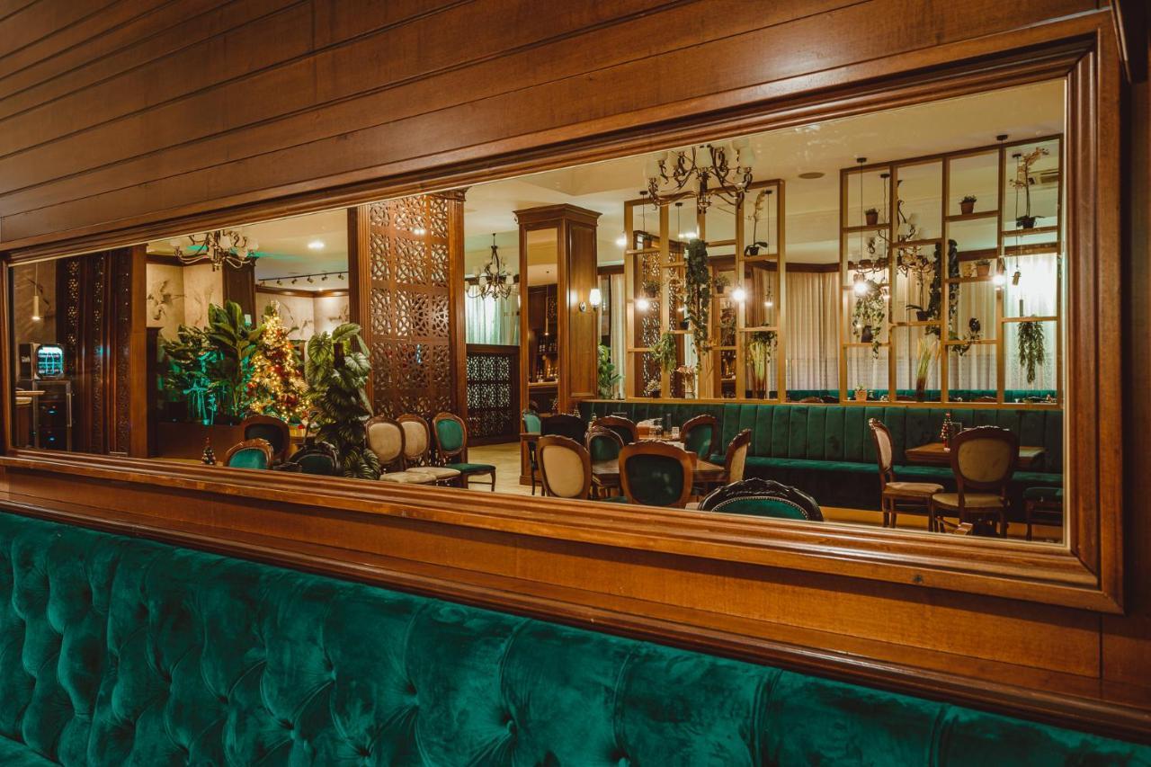 Motel Andra Tecuci Bagian luar foto